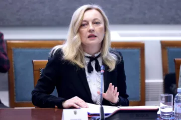 Za Net.hr: Odjeću kupuje promi&scaron;ljeno, kuha najbolje juhe: Za&scaron;to joj je uvijek križić oko vrata?