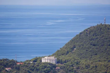 Velika mrlja pluta u moru u Dubrovniku: Oglasili se iz Vodovoda