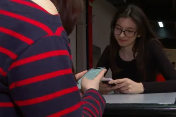 Odzvonilo mobitelima u &scaron;kolama: Razmi&scaron;lja li se i o strožoj zabrani za mlađe od 15?