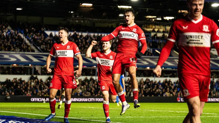 Pogotkom je približio svoju momčad Premier ligi, a svi su primijetili da nosi drugačiji dres