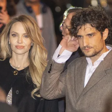 Je li Angelina Jolie 'bacila oko' na mlađeg kolegu? Svi pričaju o njihovoj kemiji, ali...