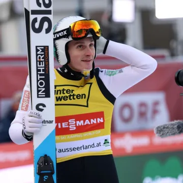 Prevc sru&scaron;io rekord skakaonice, a Poljaci izvadili snimku: 'Varao je'