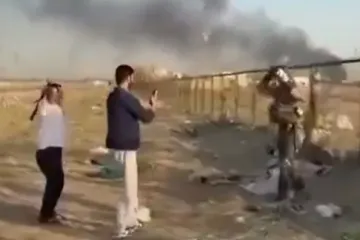 Metalnom &scaron;ipkom krenuo na američkog F-15 pilota: Zapanjujuća snimka obi&scaron;la svijet