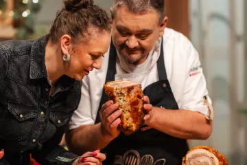 Chef &Scaron;piček s glumicom Marijom Borić Jerneić pripremio savr&scaron;eno hrskavu punjenu carsku roladu