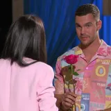 Dvije djevojke odbile Karlovu ružu! 'Od čovjeka kojeg želim upoznati sam dobila ružu, tako da tvoju neću'