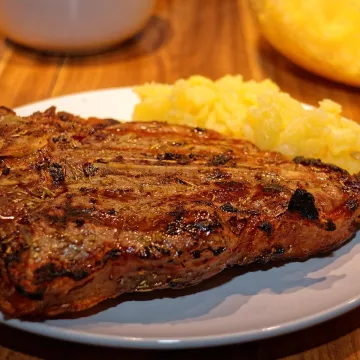 Pripremila odrezak bez tave: 'Možda nije savr&scaron;en, ali svakako je praktičan trik'