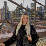 Tko je očaravajuća stjuardesa koja već ima povijest s Karlom u 'Gospodinu Savr&scaron;enom'?