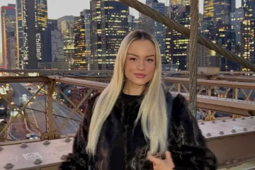 Tko je očaravajuća stjuardesa koja već ima povijest s Karlom u 'Gospodinu Savr&scaron;enom'?