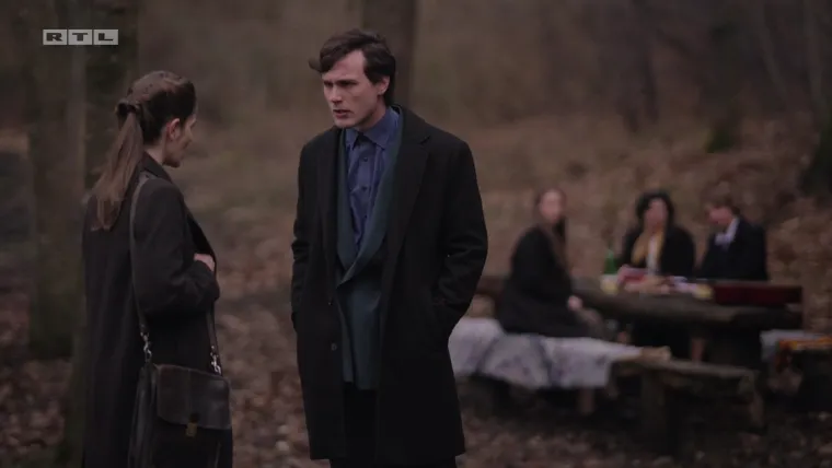 Katarina nađe Jasmina, on joj otkriva da nije otac Zorinog djeteta