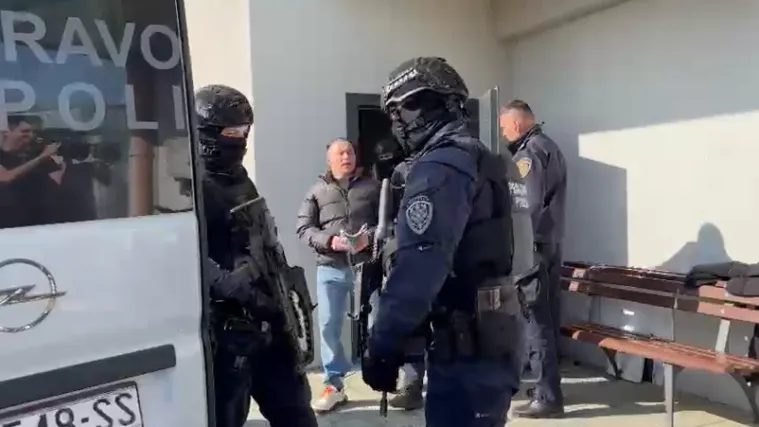 Mlađan u pratnji specijalaca napustio sud: Novinarima se obratio s jednom rečenicom