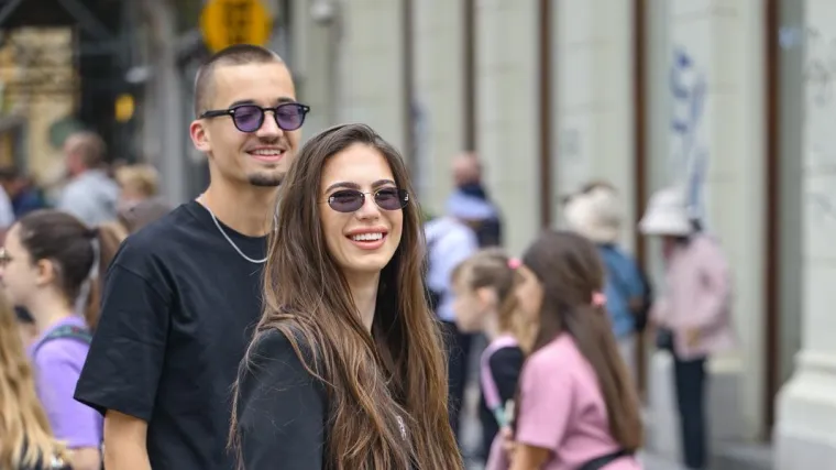 Jolina kći objavila nove fotke iz Pariza: U prvom planu je skupocjena torbica