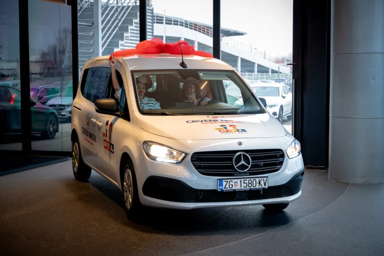 Lak&scaron;i put do dječjih osmijeha! Novo vozilo za udrugu CRVENI NOSOVI klaunovidoktori