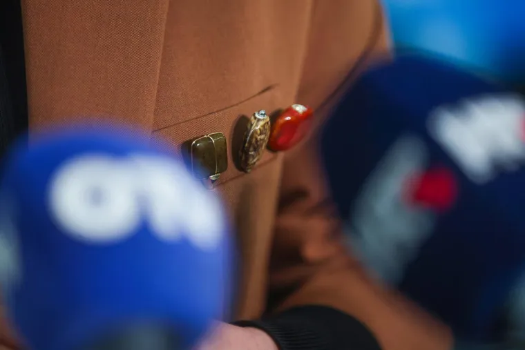 Prva dama Hrvatske vje&scaron;to spaja poslovni i ženstveni stil, a crveni ruž njezin je za&scaron;titni znak