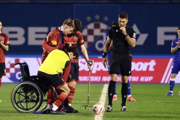 Utakmica Dinama protiv četvrtoliga&scaron;a imala dirljiv početak, a pazite kako izgleda južna tribina