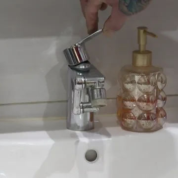 Ovaj hrvatski grad leži na četiri rijeke, a danima nema vodu! 'Dobijemo ovako ne&scaron;to žuto'