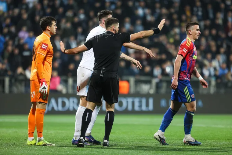 Hajduk na koljenima, Rijeka golovima u 109. i 110. minuti pro&scaron;la u polufinale Kupa