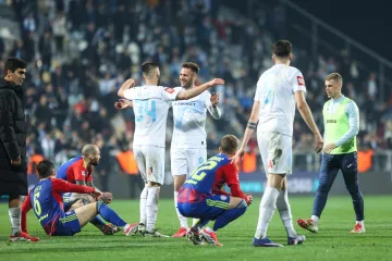 Hajduk na koljenima, Rijeka golovima u 109. i 110. minuti pro&scaron;la u polufinale Kupa