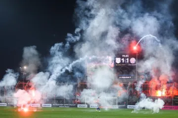 &Scaron;ok i nevjerica: Splićani poraženi u derbiju, Torcida bakljadom okrenula leđa svojim igračima