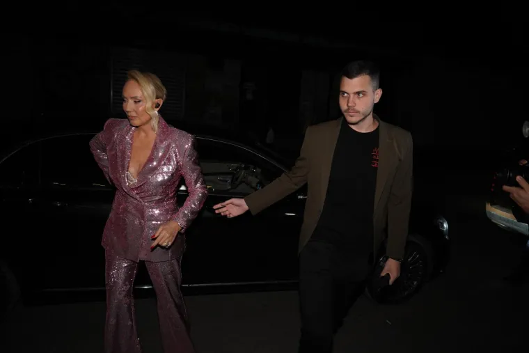 Ovakvu je ne viđamo često: Objavljena fotografija Lepe Brene bez Photoshopa i profesionalne &scaron;minke