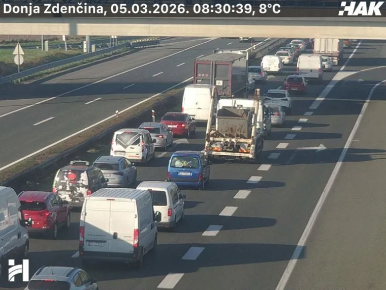 Te&scaron;ka prometna na A1 kod Jastrebarskog: Vatrogasci izvlačili ljude iz kombija, pozvan helikopter