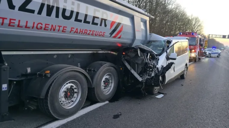 Te&scaron;ka prometna na A1 kod Jastrebarskog: Vatrogasci izvlačili ljude iz kombija, pozvan helikopter