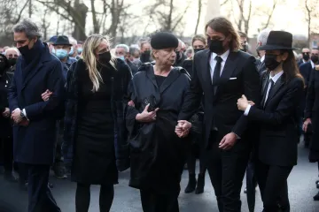 Nitko nije mogao sakriti tugu: Niko Kranjčar u zagrljaju Zrinke Cvite&scaron;ić u suzama ispratio oca