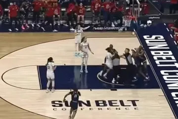 Pogledajte žestoku tučnjavu ko&scaron;arka&scaron;ica, sutkinja ostala ležati na tlu