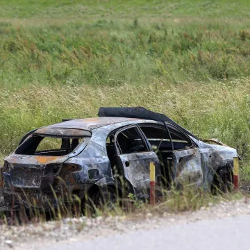 Požar na Sljemenu: Zapalio se automobil, gorjela i &scaron;uma - dojurili vatrogasci!