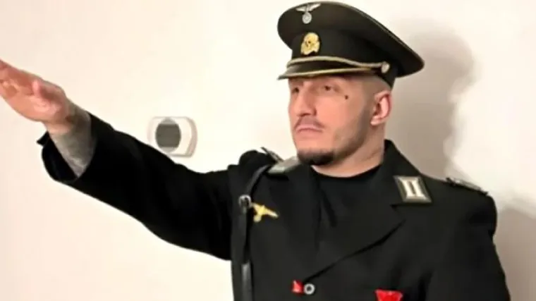 Vuk Mob pozirao u nacističkoj uniformi i vrijeđao Židove: Instagram odmah reagirao