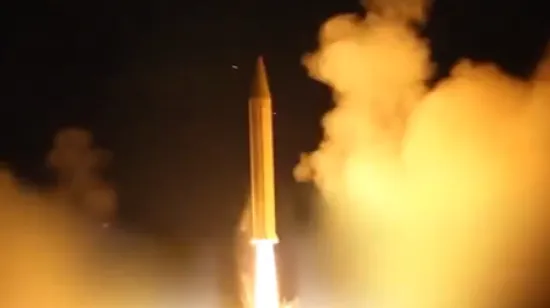 Iran objavio da je lansirao svoju najubojitiju balističku raketu: Može nositi bojevu glavu