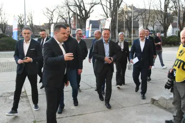 Jandroković navijao za rukometa&scaron;ice i ukrao show: Koga je to izgrlio?