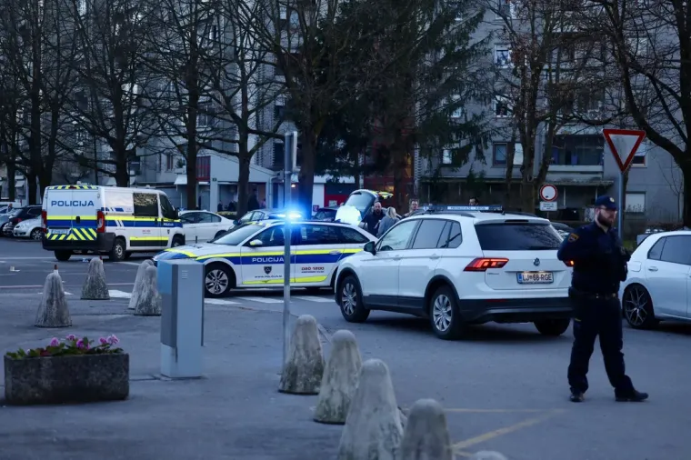 Policija ubila mu&scaron;karca u Ljubljani, prijetio im nožem!: 'Ležao je uz cestu'