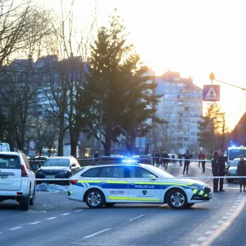 Policija ubila mu&scaron;karca u Ljubljani, prijetio im nožem!: 'Ležao je uz cestu'