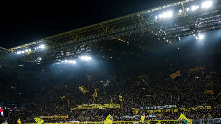 Horor scena na terenu: Petarda eksplodirala uz vratara, zavr&scaron;io u bolnici!