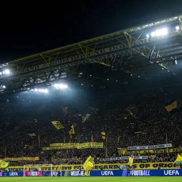 Horor scena na terenu: Petarda eksplodirala uz vratara, zavr&scaron;io u bolnici!