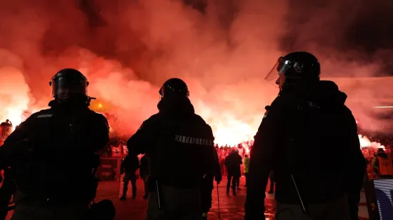 Kaos nakon utakmice! Kamenjem zasuli autobus Delija, navijači iskakali kroz prozore
