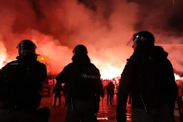 Kaos nakon utakmice! Kamenjem zasuli autobus Delija, navijači iskakali kroz prozore