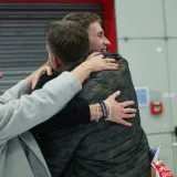 Emotivni doček, suze i zagrljaji: Jo&scaron; 157 Hrvata pobjeglo iz ratne zone, sletjeli su u Zagreb