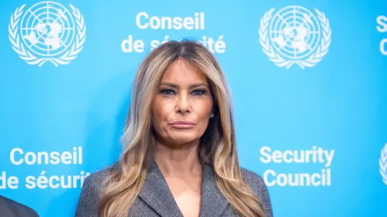 Zar i ti, Melania? Nakon Trumpa, i gospođa Trump posve proma&scaron;ila nijansu pudera