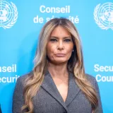 Zar i ti, Melania? Nakon Trumpa, i gospođa Trump posve proma&scaron;ila nijansu pudera