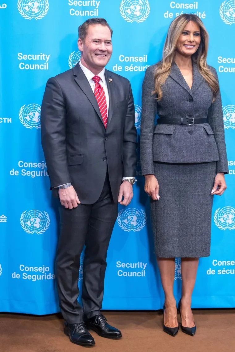 Zar i ti, Melania? Nakon Trumpa, i gospođa Trump posve proma&scaron;ila nijansu pudera