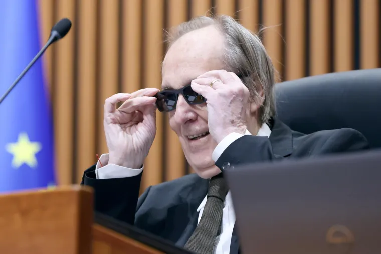 Neprikladno ili simpatično? Furio Radin iznenadio javnost modnim detaljem na sjednici u Saboru