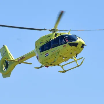 Izletio s autoceste i udario u ogradu. Ozlijeđene izvlačili iz gorućeg auta, ženu helikopter prevezao u bolnicu