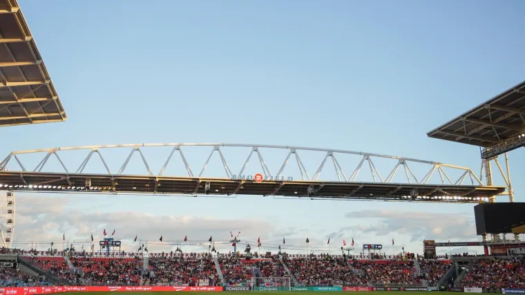 Pogledajte sramotu montažnih tribina stadiona na kojem će igrati Hrvatska: Teren se uopće ne vidi