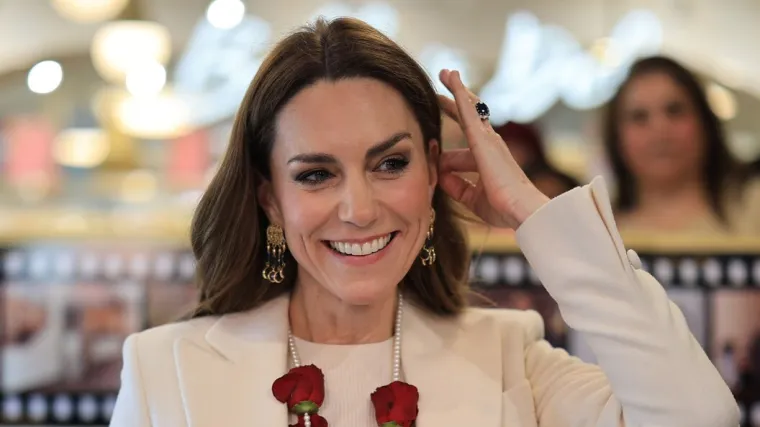 Kate Middleton bosa zaplesala u hramu, a svijet se zgraža: 'Mogla je barem skratiti nokte'