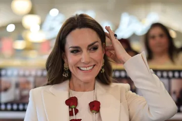 Kate Middleton bosa zaplesala u hramu, a svijet se zgraža: 'Mogla je barem skratiti nokte'
