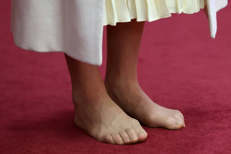 Kate Middleton bosa zaplesala u hramu, a svijet se zgraža: 'Mogla je barem skratiti nokte'