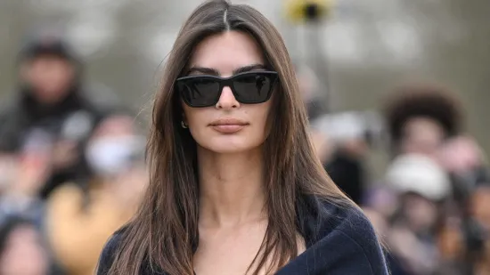 Emily Ratajkowski malo toga je ostavila ma&scaron;ti: Gole grudi prekrila samo džemperom