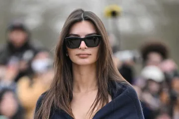 Emily Ratajkowski malo toga je ostavila ma&scaron;ti: Gole grudi prekrila samo džemperom