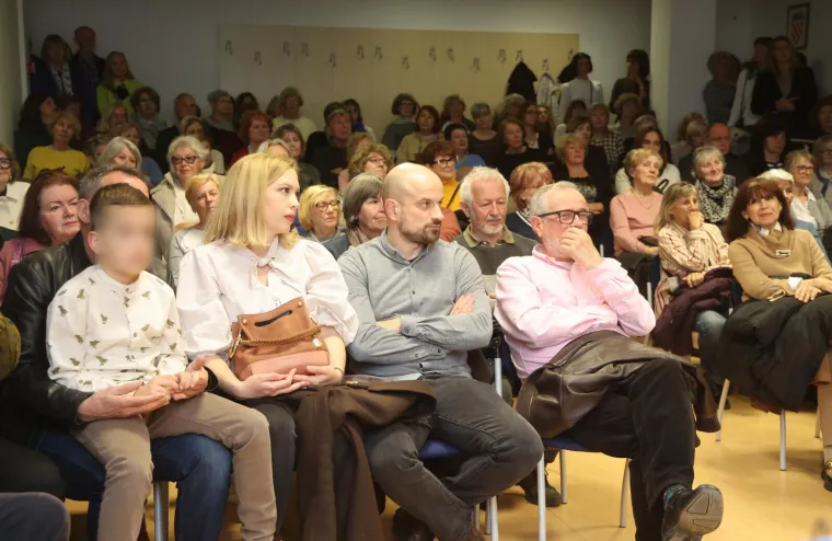 Tko je samozatajna supruga Vojka V? Ukrala show na događaju njegove mame